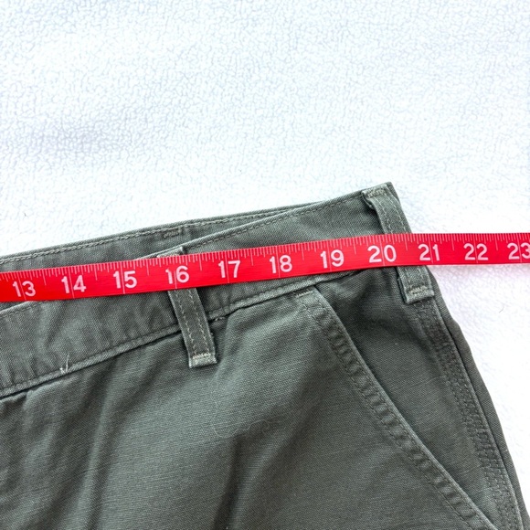 Vintage “90’s” Carhartt Men's Army Green Canvas Carpenter Knee Length Short (42) - Picture 12 of 12